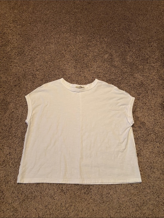 Zenana Outfitters Tops - Zenana Boxy White Cap Sleeve Tee S M